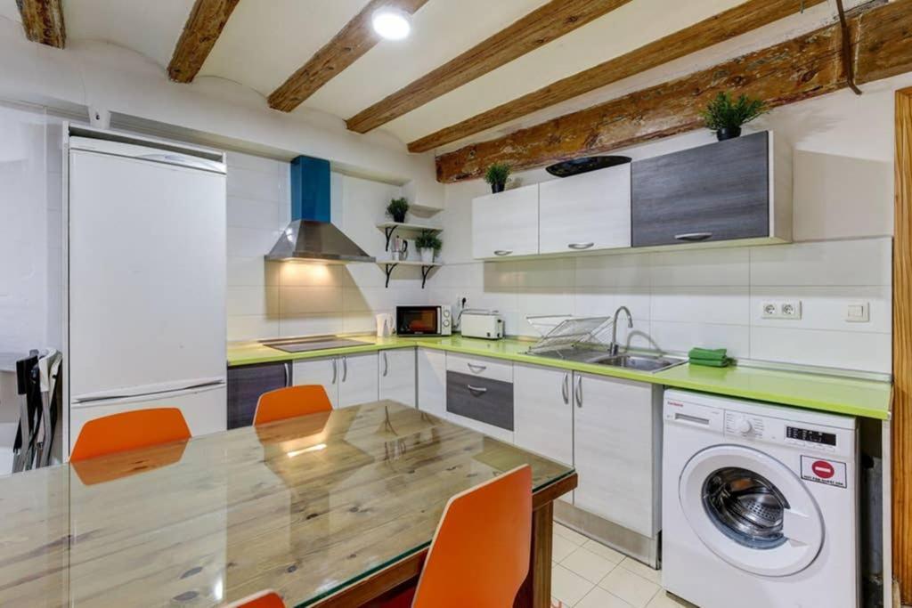 7 Pax Montserrat Ramblas Barcelona Барселона Екстериор снимка
